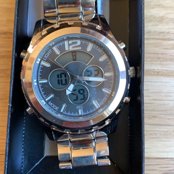 NIB men’s Avon watch - Picture 3 of 3
